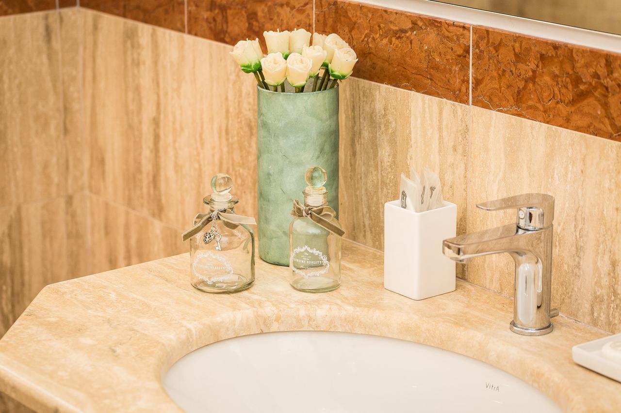 Prestigious Via Barberini Apartment Rom