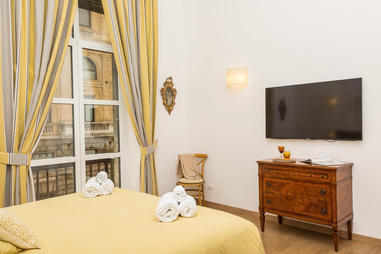 Prestigious Via Barberini Appartamento *