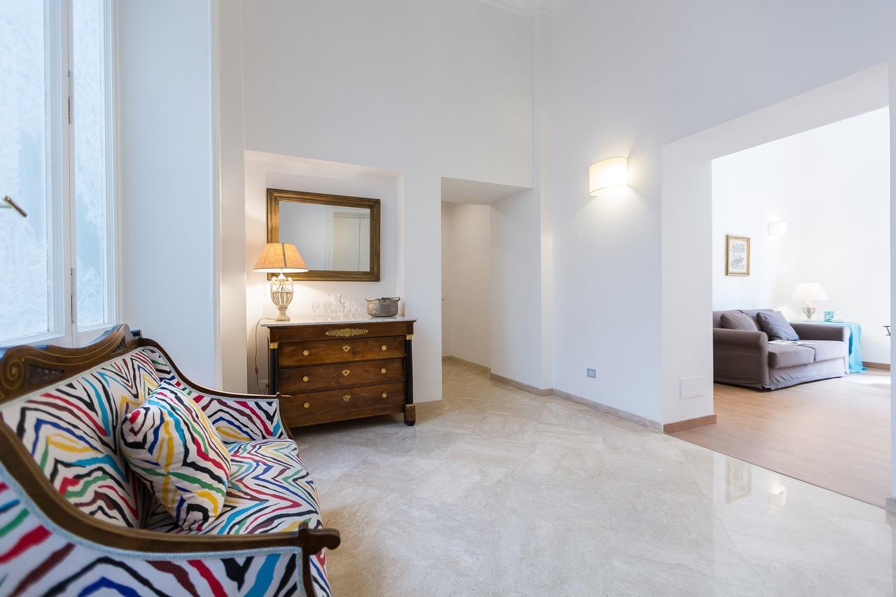 Prestigious Via Barberini Appartamento *