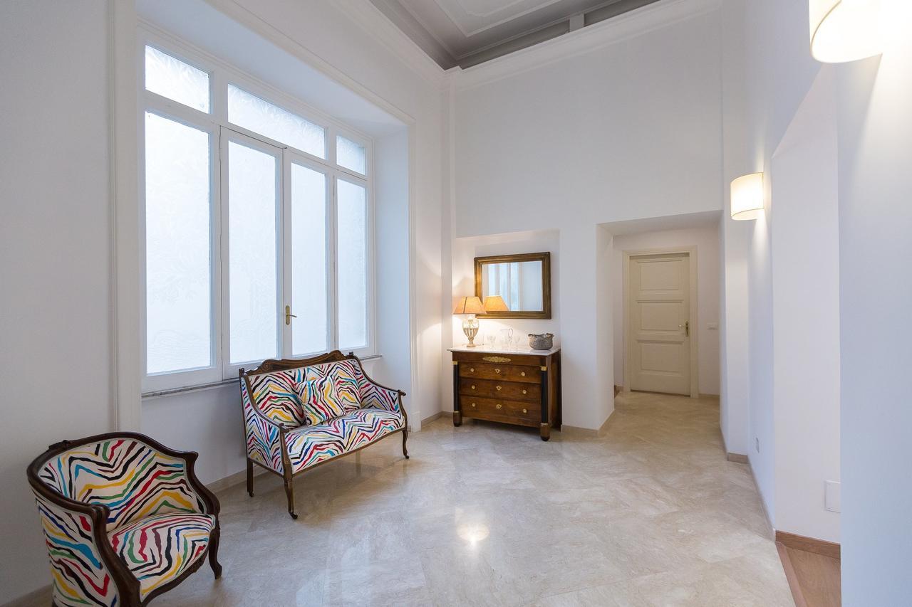 Prestigious Via Barberini Appartamento